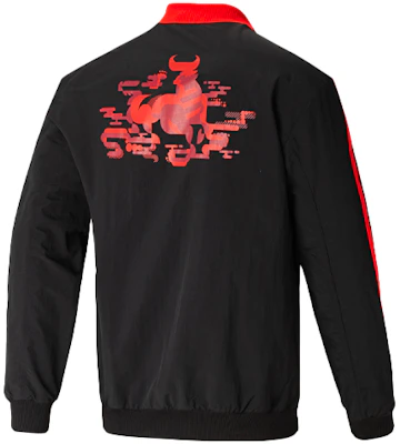 adidas CNY FCB Bomber Jacket Tahun Baru Cina Hitam Cetakan Bola Sepak GU6961 Lookbook adidas CNY FCB Bomber Jacket Tahun Baru Cina Hitam Cetakan Bola Sepak GU6961