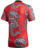 아디다스 맨유 드래곤 로브 티 레드 (CNY 한정판) FU1323 Lookbook 아디다스 맨유 드래곤 로브 티 레드 (CNY 한정판) FU1323