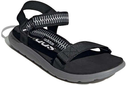 アディダス コンフォート サンダル (コアブラック) GV8243 Lookbook アディダス コンフォート サンダル (コアブラック) GV8243