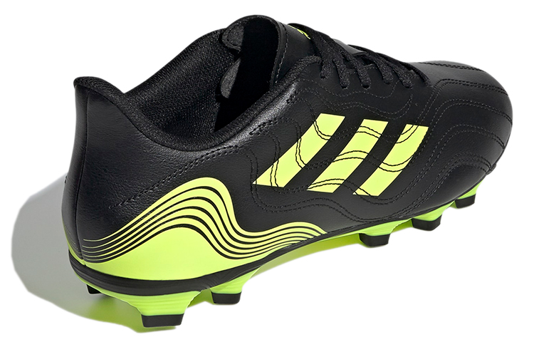 Lookbook adidas Copa Sense.4 多功能足球鞋 黑黃