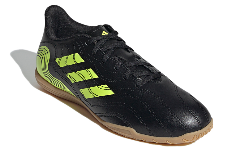 Lookbook adidas Copa Sense.4 室內 黑黃