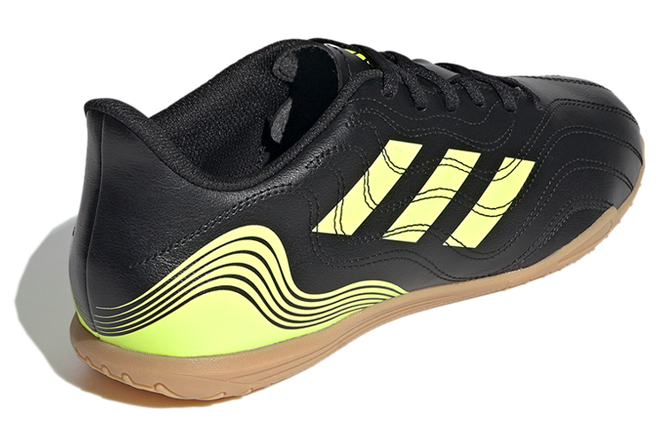 Shop adidas Copa Sense.4 室內 黑黃