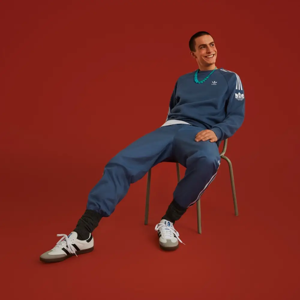 Lookbook adidas Crewneck Pullover Sweatshirt Biru Navy GN3556