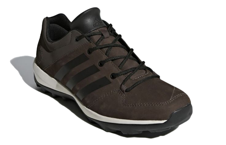Lookbook adidas Daroga Plus Lea 耐磨低筒戶外功能鞋 棕黑色