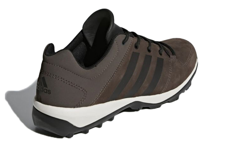 Shop adidas Daroga Plus Lea 耐磨低筒戶外功能鞋 棕黑色