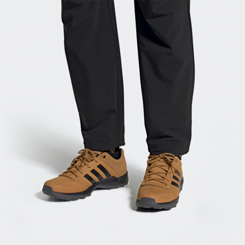 Sizing adidas Daroga Plus Lea ''Marrone Nero'' FU9256