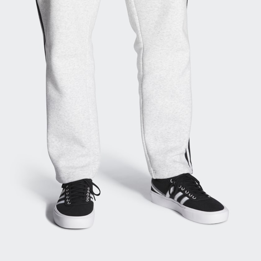 Sizing adidas Delpala ''Noir Core Gris'' FW4240