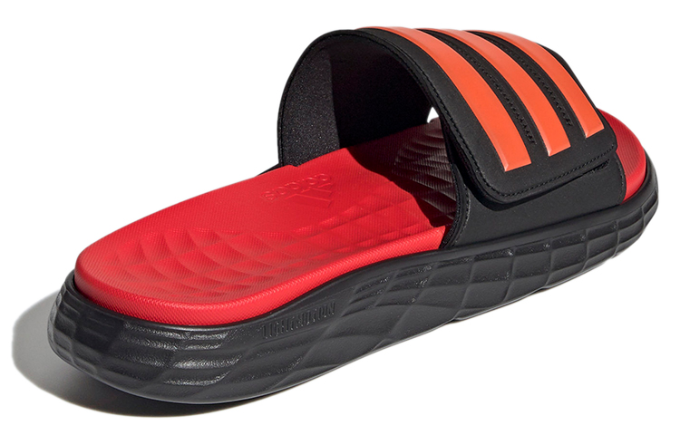 Shop アディダスのデュラモSLスライド(黒/ソーラーレッド) FY8787
