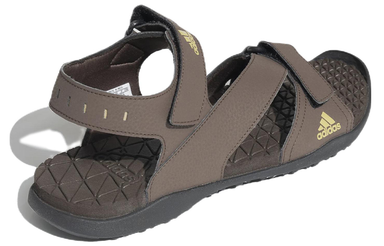 Shop adidas 回聲 舒適透氣涼鞋 棕色