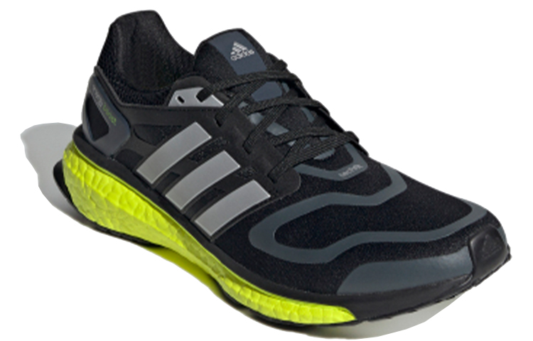 Lookbook アディダス エナジーブースト 黒/ソーラーイエロー GZ8501