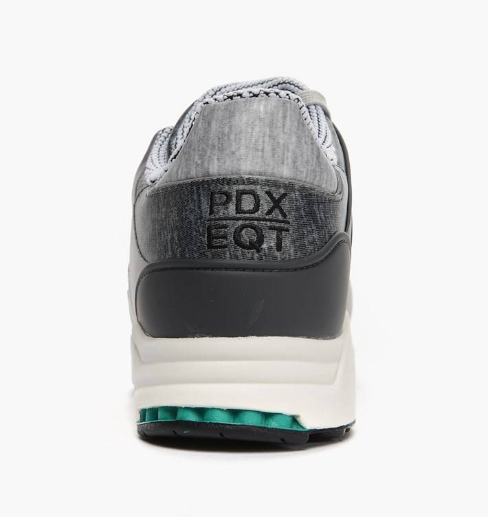 Shop 阿迪达斯经典跑步鞋装备款 B24781