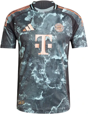 アディダス FCバイエルン 24/25 アウェイジャージ カモ柄 サッカーシャツ ブラック JE8669 Buy アディダス FCバイエルン 24/25 アウェイジャージ カモ柄 サッカーシャツ ブラック JE8669