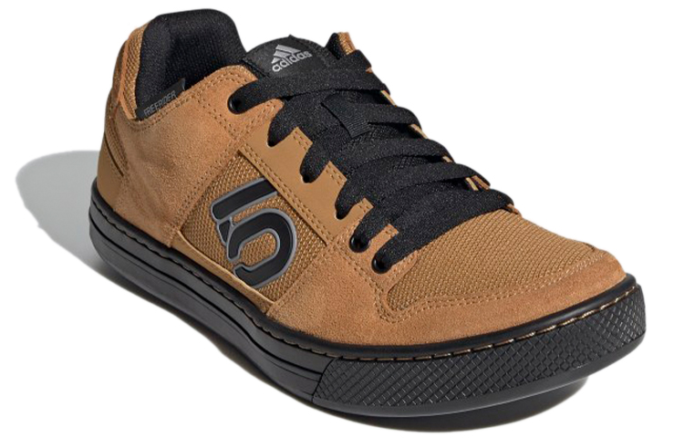 Lookbook adidas Five Ten Freerider 棕黑色 becomes adidas Five Ten Freerider 棕黑色