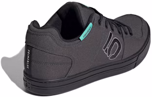 Lookbook adidas Five Ten Freerider Primeblue 'Gris Sólido Oscuro' FX0304