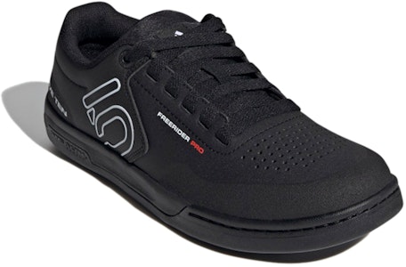 阿迪达斯Five Ten Freerider Pro 黑色运动鞋 FW2822 Lookbook 阿迪达斯Five Ten Freerider Pro 黑色运动鞋 FW2822