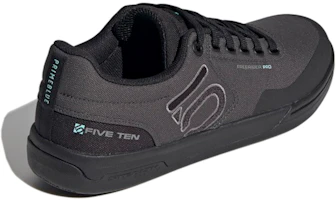 Shop 愛迪達 Five Ten Freerider Pro Primeblue 男款低筒板鞋 黑灰色
