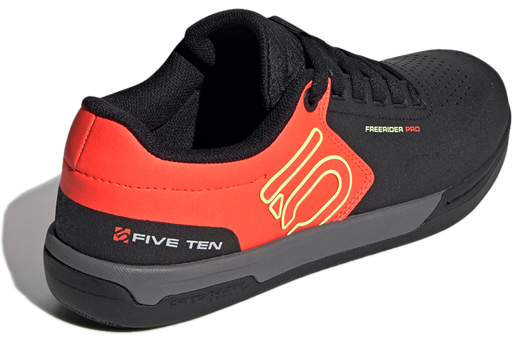 Shop adidas Five Ten 透氣 低幫 騎行鞋