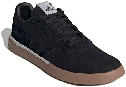 阿迪达斯 Five Ten Sleuth "黑色胶底" EE8893 Lookbook 阿迪达斯 Five Ten Sleuth "黑色胶底" EE8893