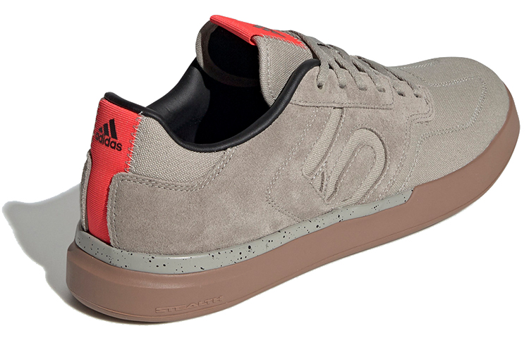 Shop adidas Five Ten 低幫 板鞋 男款 棕