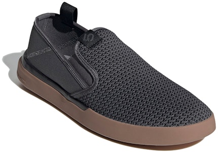 adidas Five Ten Sleuth Slip-On 低筒 滑板鞋 男款 灰色 Lookbook adidas Five Ten Sleuth Slip-On 低筒 滑板鞋 男款 灰色