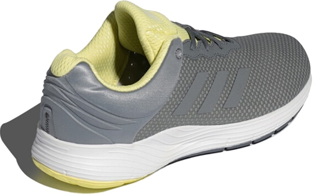 adidas Fluidcloud 低筒 跑步鞋 男女皆宜 灰黃 Shop adidas Fluidcloud 低筒 跑步鞋 男女皆宜 灰黃
