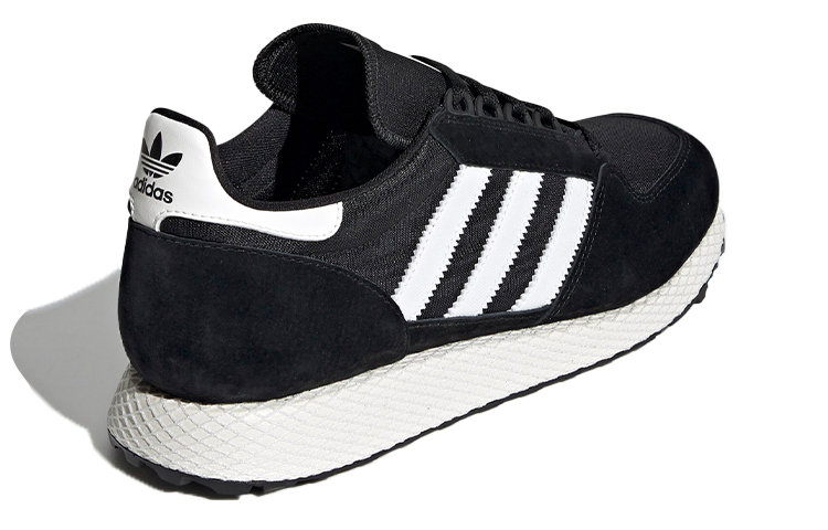 Shop adidas originals Forest Grove 低筒跑步鞋 黑白