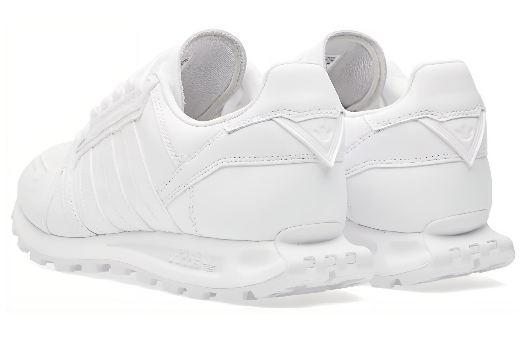 Shop 白山 x adidas originals 低筒生活休閒鞋 白色