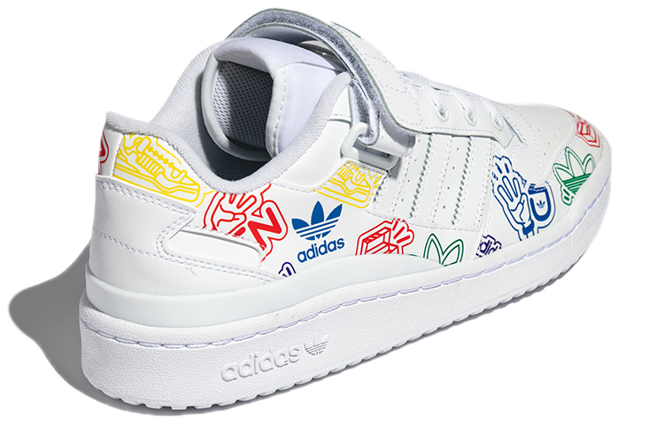 Shop adidas Forum Low 'Cetakan Menyeluruh' GW4922