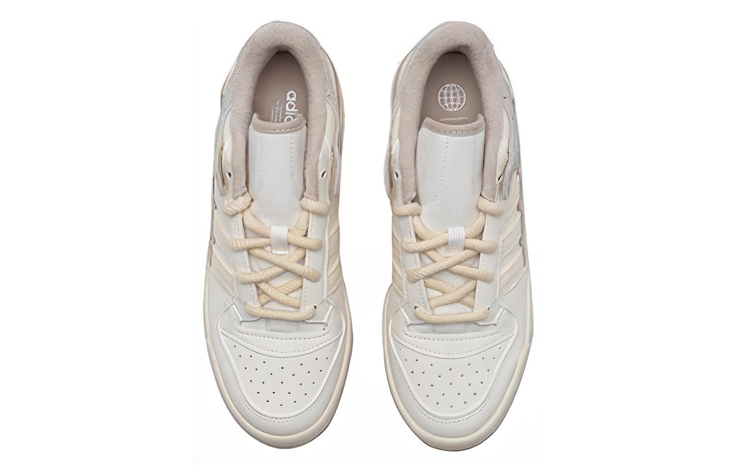 Shop adidas originals 潮流舒適 防滑耐磨 低筒 板鞋 男女款 米白