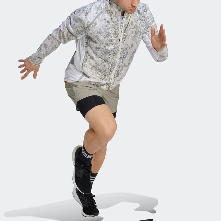 Shop adidas 全版印花高領外套 IC7597