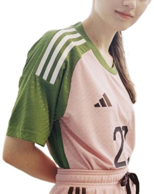 adidas FW22 Jepun Away NIGO Tee Pink - Baju Retro Piala Dunia 2022 Uniseks HS5759 Sizing adidas FW22 Jepun Away NIGO Tee Pink - Baju Retro Piala Dunia 2022 Uniseks HS5759