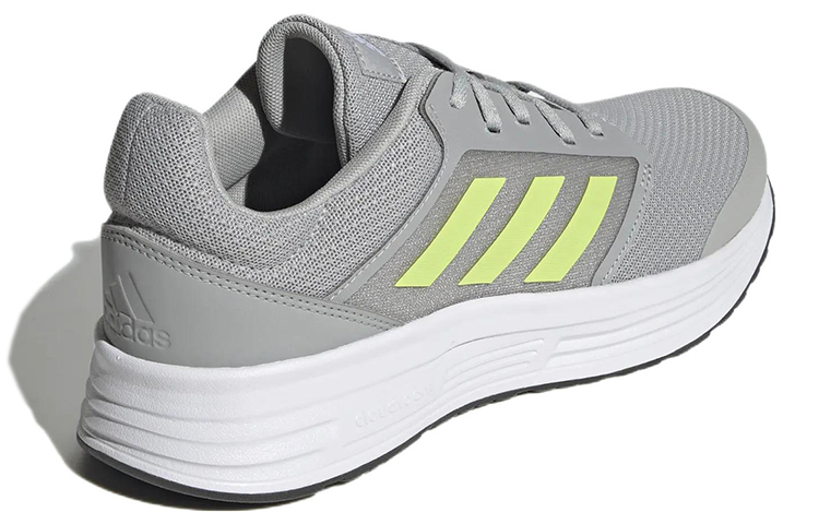 Shop 阿迪达斯 Galaxy 5 灰色 GW0763