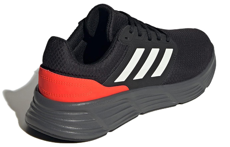 Shop 아디다스 갤럭시 6 '블랙/솔라 레드' IE1978