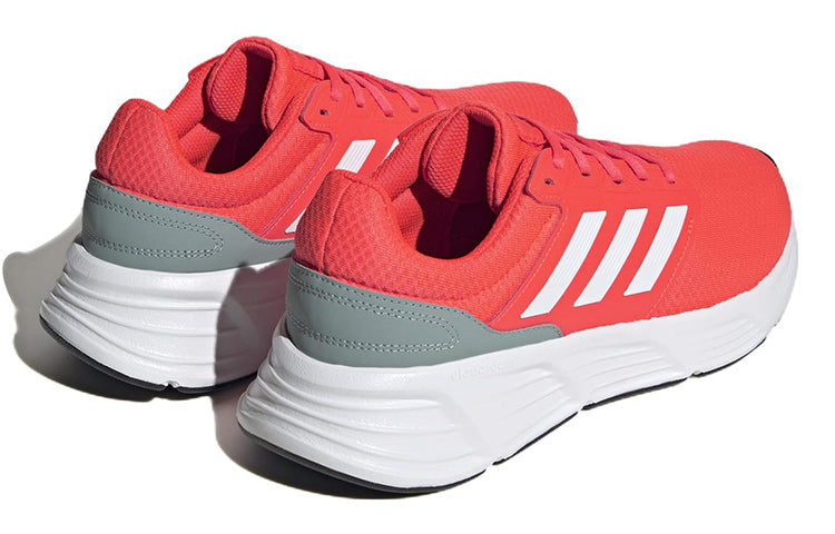 Shop 阿迪达斯 Galaxy 6 '太阳红白' HP2417