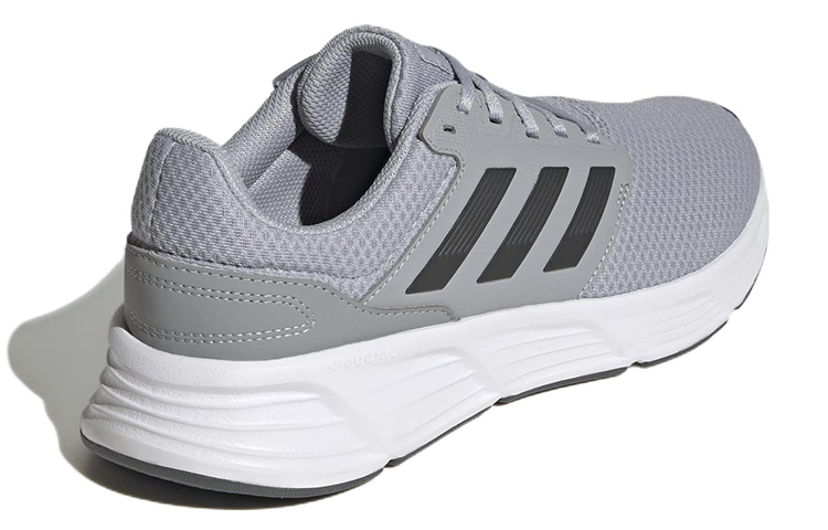 Shop 아디다스 갤럭시 6 신발 '헤일로 실버 카본 클라우드 화이트' GW4140 GW4140