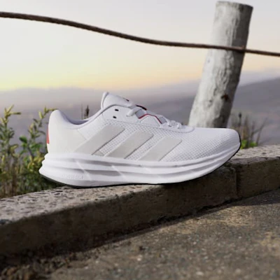 adidas Galaxy 7 Blanc Nuage/Gris Clair/Rouge Puissant JQ3323 Lookbook adidas Galaxy 7 Blanc Nuage/Gris Clair/Rouge Puissant JQ3323