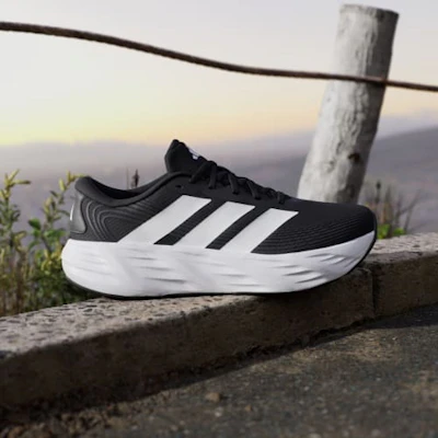 adidas Galaxy 8 Nero/Core Bianco/Carbonio IH9812 Lookbook adidas Galaxy 8 Nero/Core Bianco/Carbonio IH9812
