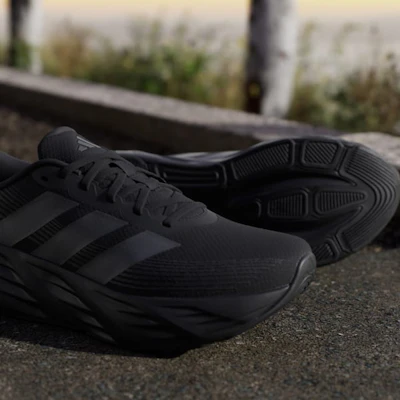 adidas Galaxy 8 Core Schwarz/Grau Sechs/Karbon KI7980 1