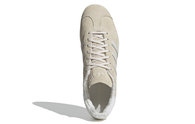 Shop 阿迪达斯 Gazelle“米色” EE5501