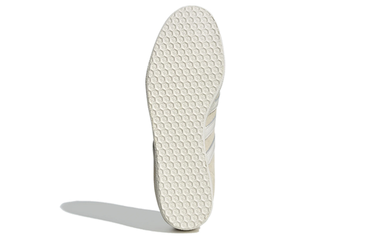 Purchase 阿迪达斯 Gazelle“米色” EE5501