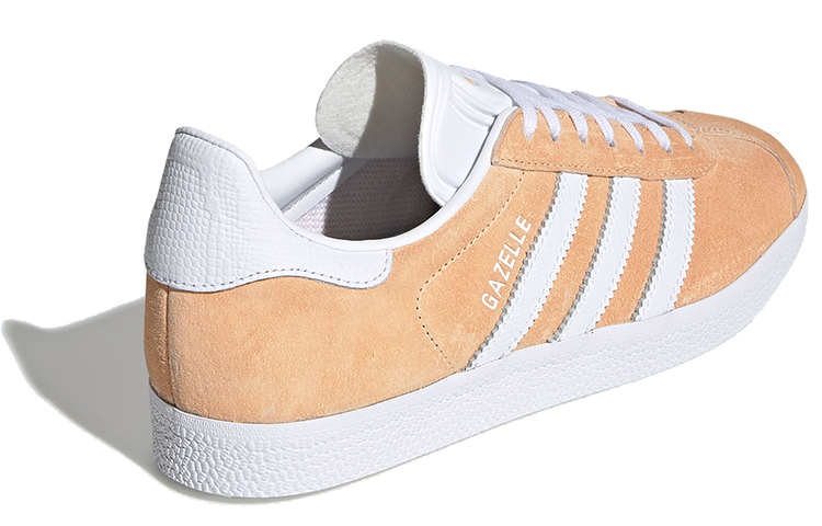 Shop adidas Gazelle 'Oren Bersinar Putih' EE5541