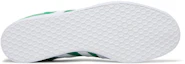 Shop adidas originals Gazelle 經典款低筒運動鞋 男女同款 綠白金