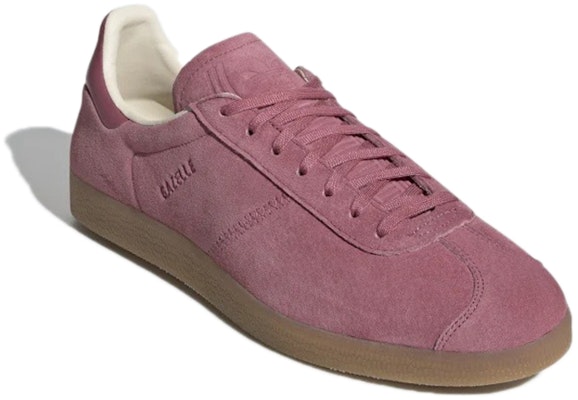 adidas Gazelle 'Trace Maroon Gum' – Kasut Maroon dengan Tapak Gum BD7489 Lookbook adidas Gazelle 'Trace Maroon Gum' – Kasut Maroon dengan Tapak Gum BD7489