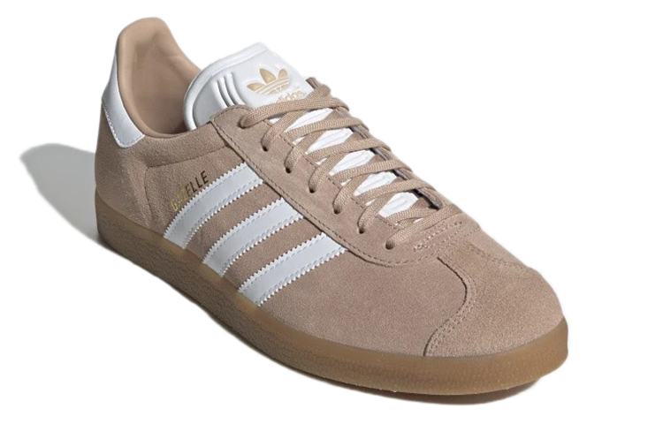 Lookbook アディダス ガゼル アッシュパールガム CM8467