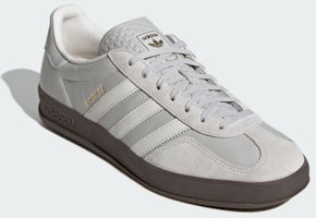 adidas Gazelle 室內灰色運動鞋 JH8838 Shop adidas Gazelle 室內灰色運動鞋 JH8838