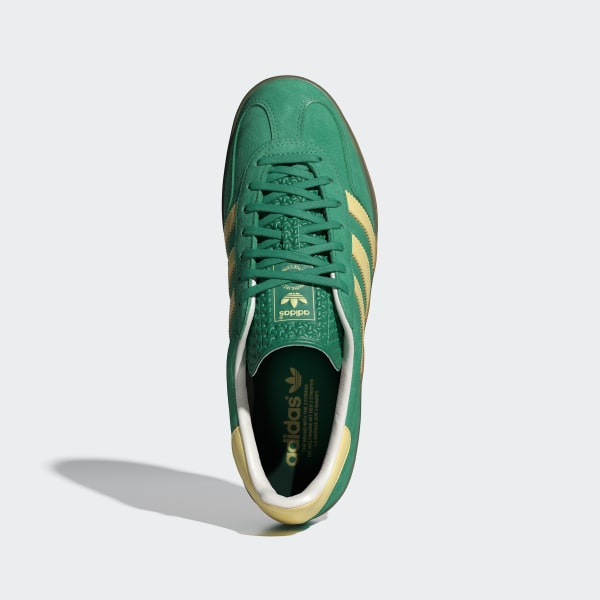 Shop 阿迪达斯Gazelle室内鞋'半球场' IH7500