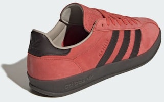 アディダス ガゼル インドア プロ バスケットボールシューズ クルーレッド/チャコール JR8839 Purchase アディダス ガゼル インドア プロ バスケットボールシューズ クルーレッド/チャコール JR8839