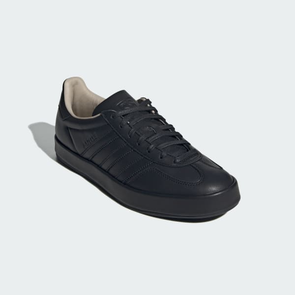 Shop 阿迪达斯 Gazelle 室内运动鞋 JH5415