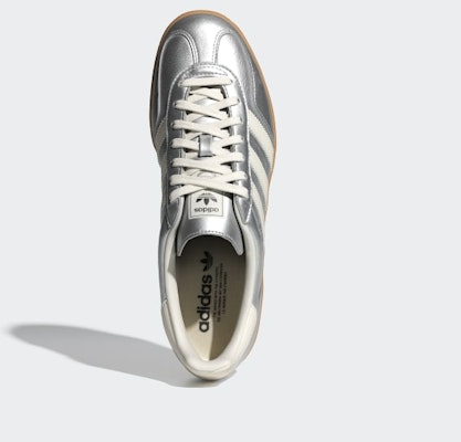 阿迪达斯 Gazelle 室内运动鞋 银色/核心白/核心黑 JR1206 Lookbook 阿迪达斯 Gazelle 室内运动鞋 银色/核心白/核心黑 JR1206