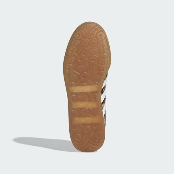 Lookbook 아디다스 가젤 로 프로 스니커즈 메사/코어 화이트/와일드 브라운 KJ6574